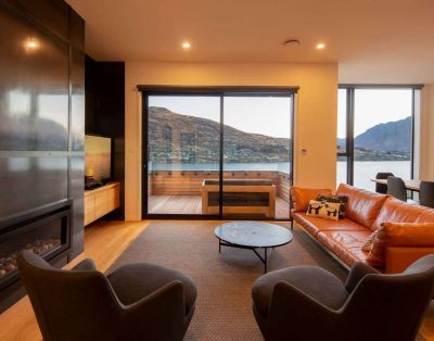 Queenstown Remarkable Lake & Mountain Views