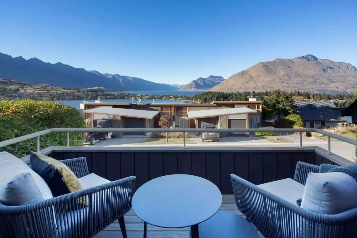 Views Views - Close to townEntire Home